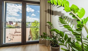 Deluxe Apartment | Living area | 42-inch LCD TV with digital channels, TV, heated floors - Baltic-Apartments - Apartamenty Kormoran (Swinoujscie)