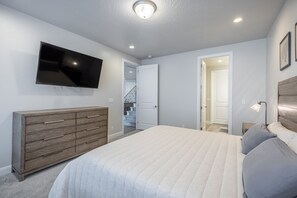 4 bedrooms, iron/ironing board, free WiFi, bed sheets