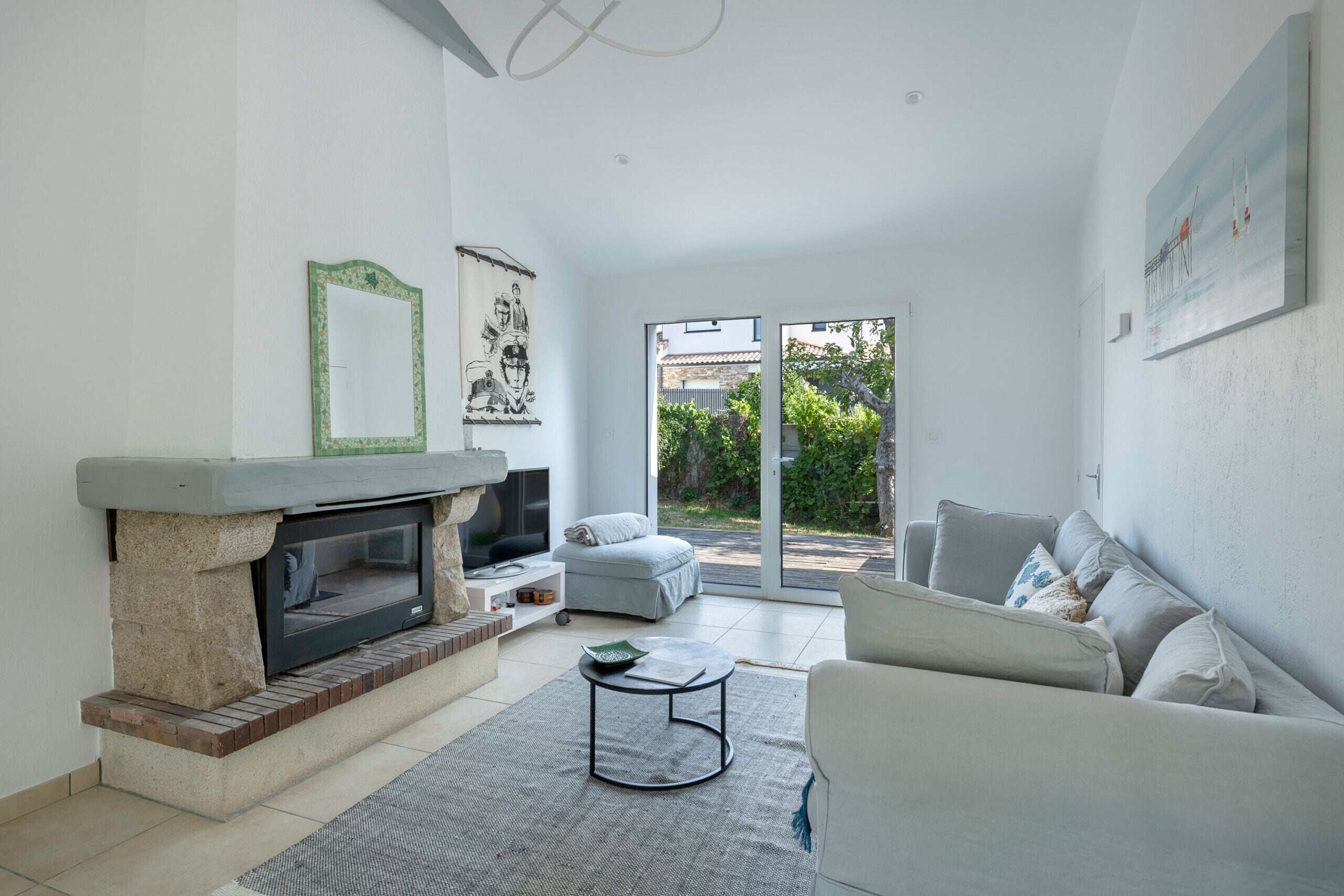 Télévision, cheminée