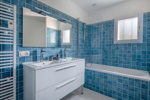 Badewanne, Haartrockner