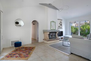 Fernseher, Kamin