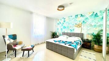 4 Schlafzimmer, Zimmersafe, Schreibtisch, Bügeleisen/Bügelbrett