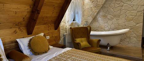 Luxury Triple Room | Premium bedding, in-room safe, individually decorated, desk