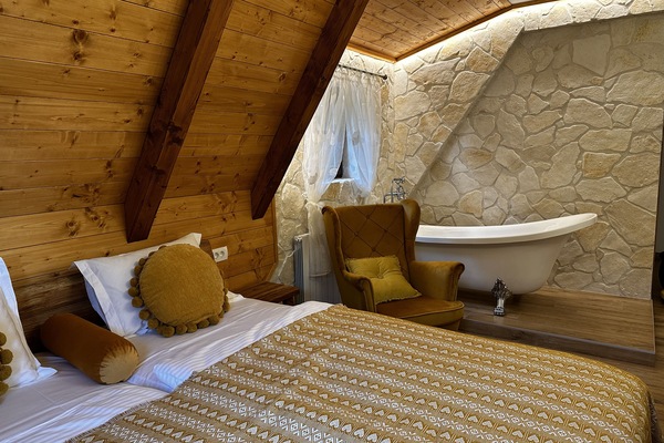 Luxury Triple Room | Premium bedding, in-room safe, individually decorated, desk