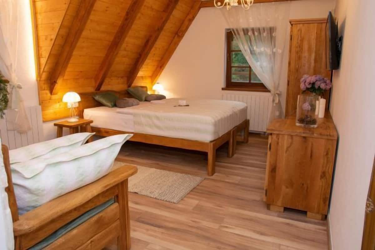 Luxe beddengoed, een kluis op de kamer, individueel gedecoreerd