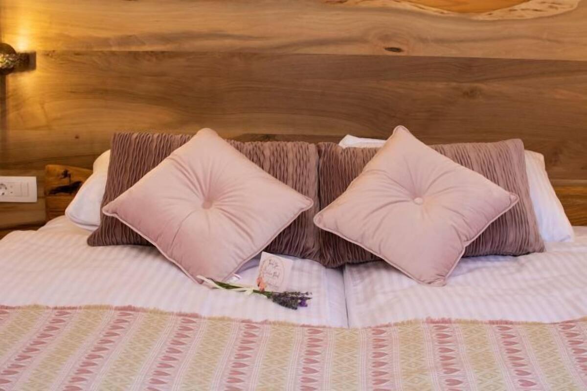 Premium bedding, in-room safe, individually decorated, desk