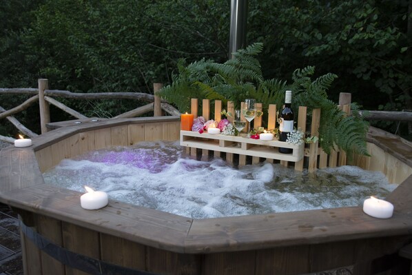 Outdoor spa tub