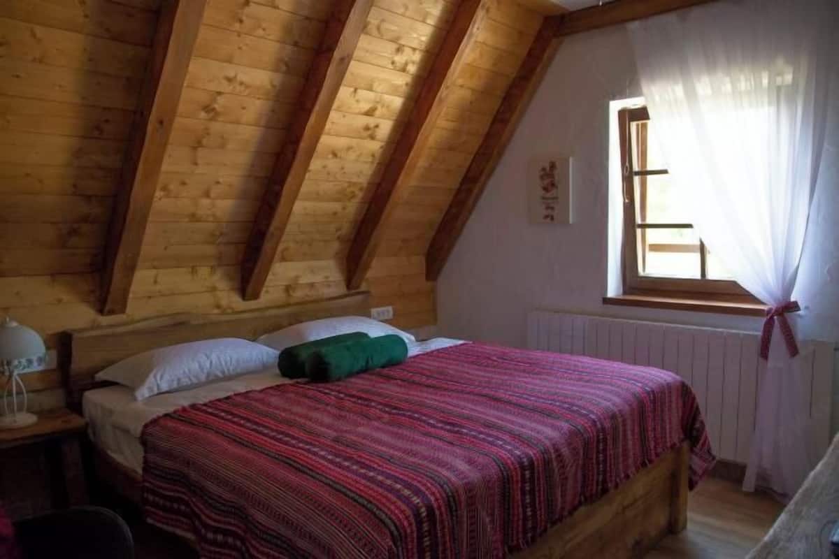 Luxe beddengoed, een kluis op de kamer, individueel gedecoreerd