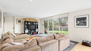 Smart TV, DVD player - Spindrift Point Lonsdale (Point Lonsdale)