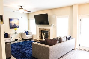 Smart TV, fireplace