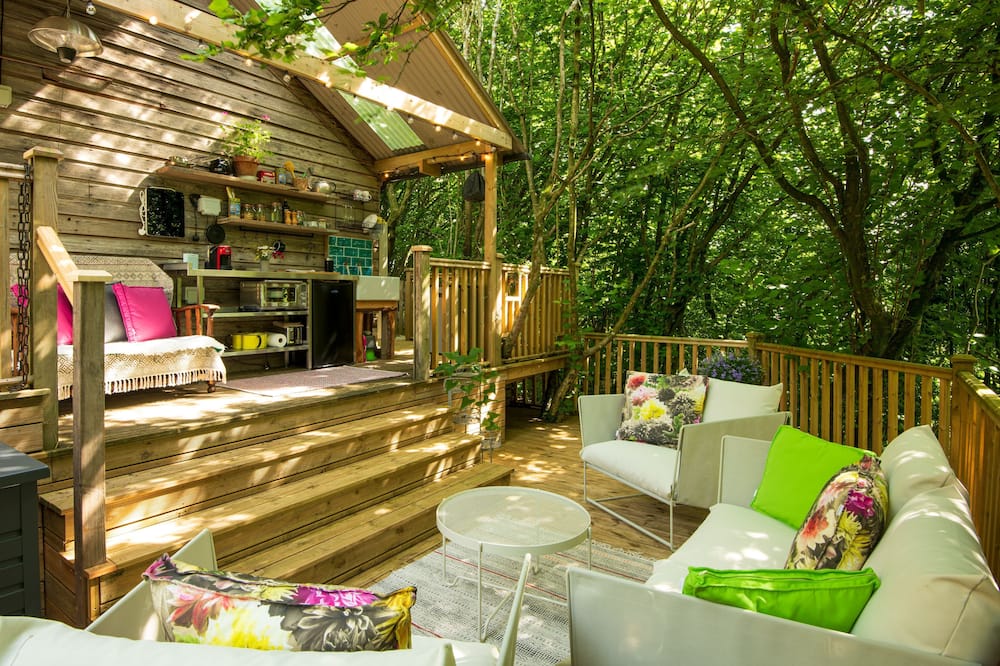 The Hut @Rawsons - a glamping that sleeps 2 guests in 1 bedroom