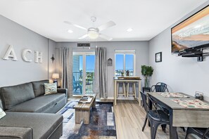 Signature Condo, 1 Bedroom, Balcony, Ocean View | Living room | Smart TV - Plantation 4514 (Gulf Shores)