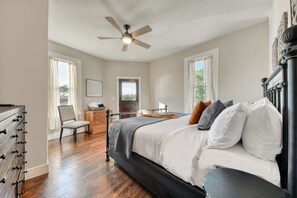 4 chambres, fer et planche à repasser, Wi-Fi gratuit, draps fournis