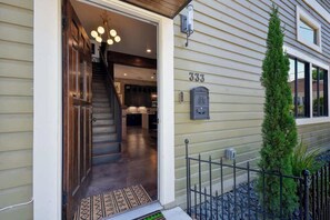 Unclassified image, 4 of 59, button - Sadie Street (San Antonio)