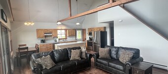 Back Lake Views! Sleeps 12, Flat Rate, Direct ATV & Private Snowmobile Access!