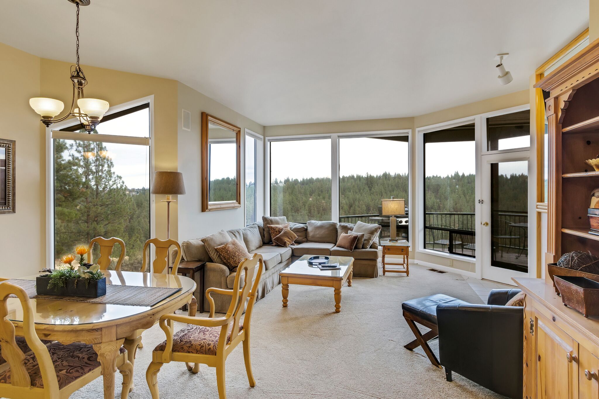 Enjoy Soaring Deschutes River Views from this Beautiful 2-Bedroom MBVR Condo!