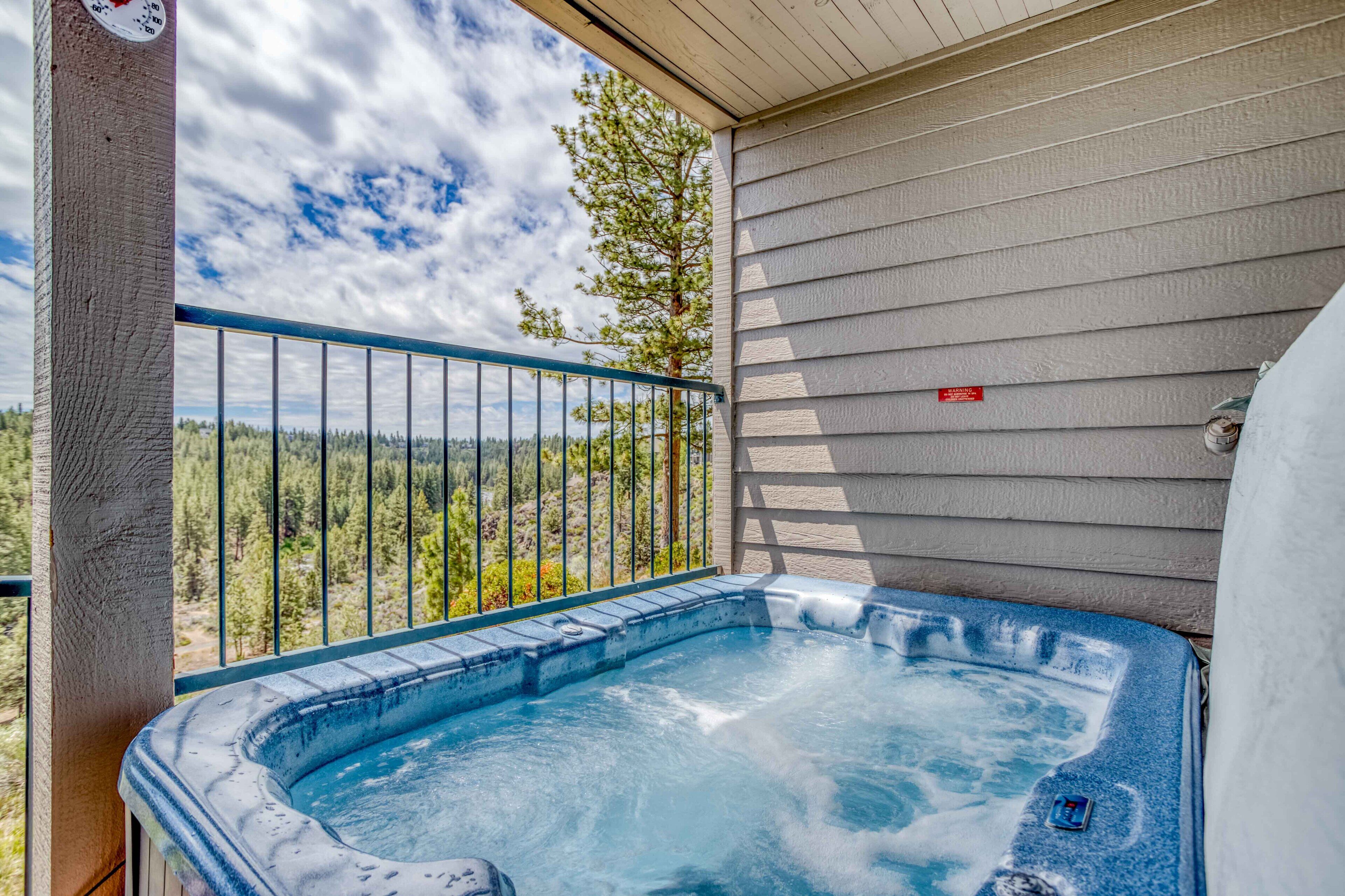 Enjoy Deschutes River Views from Beautiful 1-Bedroom Mt. Bachelor Village Condo