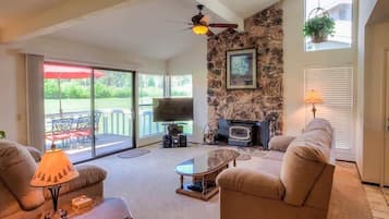 Flat-screen TV, fireplace