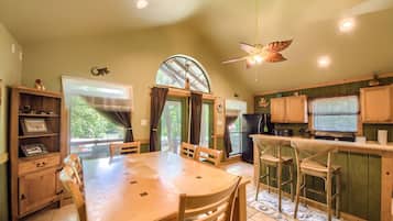 House, 1 Bedroom | Private kitchen | Fridge, oven, stovetop, coffee/tea maker