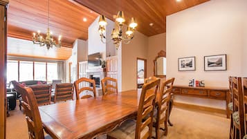 Suite, 1 Schlafzimmer | Speisen