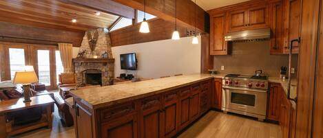 Suite, 2 Bedrooms | Private kitchen | Coffee/tea maker