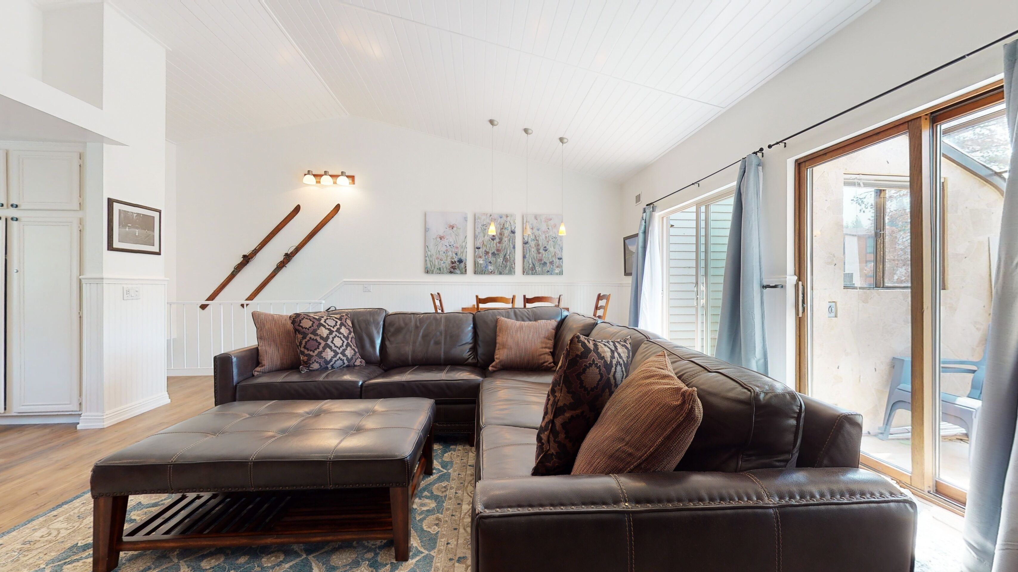 Condo, 2 Bedrooms | Living room | Smart TV