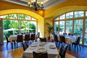 Restaurant - Nari Lunder Agro-Tourism (Farkë)