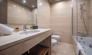 Dusche, Haartrockner, Bidet, Handtücher