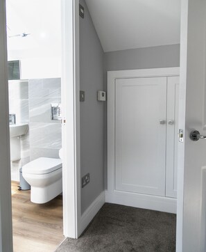 Håndklæder, Sæbe, Shampoo, Toiletpapir