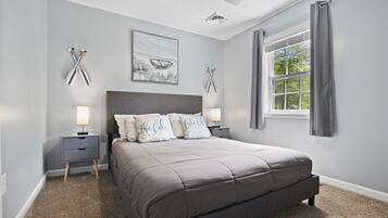 2 bedrooms, travel crib, free WiFi, bed sheets