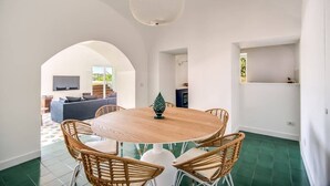 Dining - Villa La Luce: Town Centre, Sea Views, Pool & Concierge by Feeling Italy (Massa Lubrense)