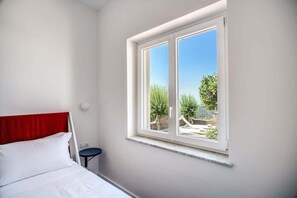 5 bedrooms, iron/ironing board, travel cot, WiFi