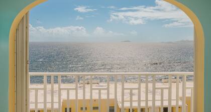 Stunning Caribbean Sea View, Ocean Front, Spacious