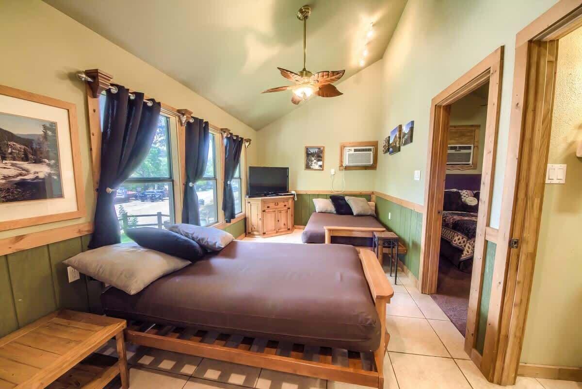 1 habitación, tabla de planchar con plancha, wifi y ropa de cama 
