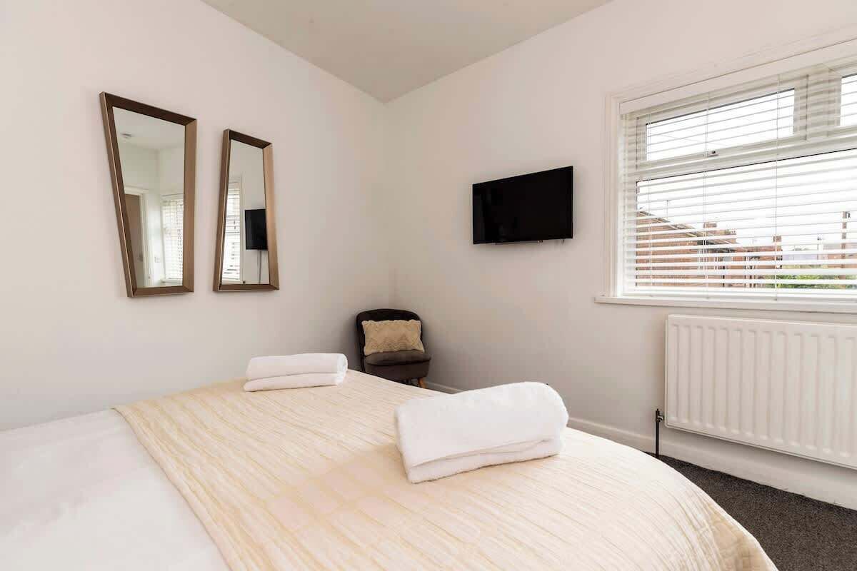 1 bedroom, iron/ironing board, free WiFi, bed sheets