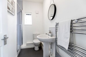 Hårføner og håndklær