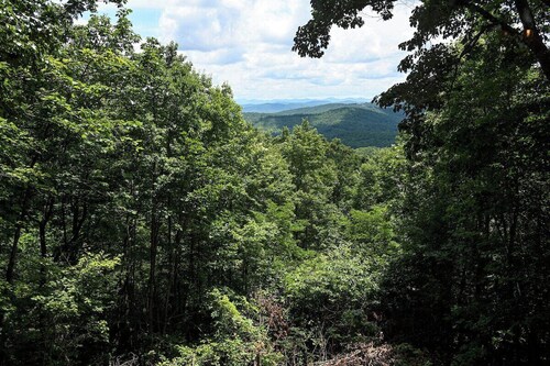 Awesome Views • HOT TUB • Outdoor Shower • Fast Wifi