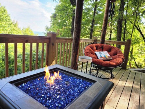 Awesome Views • HOT TUB • Outdoor Shower • Fast Wifi