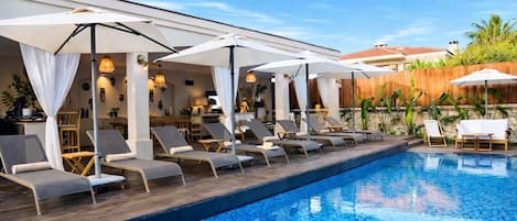 Seasonal outdoor pool