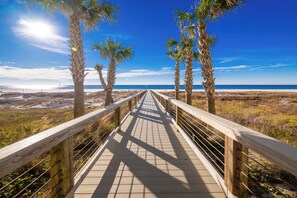 On the beach - Turquoise Place C2602 - Beach Front with Lazy River (Orange Beach)