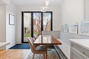 Interior - Upmarket Large Modern Home with a Spacious Office & Garden (Philadelphia)