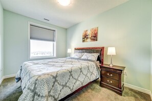 3 Schlafzimmer, Schreibtisch, Bügeleisen/Bügelbrett, Reisekinderbett