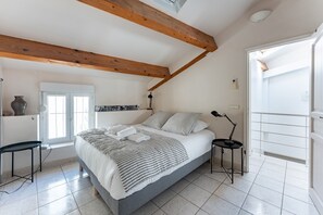 3 bedrooms, iron/ironing board, free WiFi, bed sheets - A LA CALANQUE - Jolie Maison en bord de mer (Marseille)