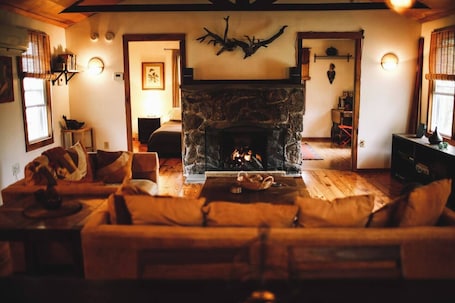 Fireplace, books. Cozy Cottage Near Hiking, Infrared Sauna & Fireplace | Dream House in the Gunks