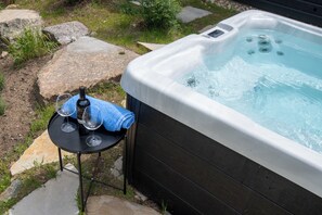 Bain à remous extérieur