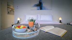 4 bedrooms, desk, iron/ironing board, travel crib - Chalet Listra peace & spa - 16min to Tremblant (La Conception)