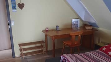 4 bedrooms, free WiFi, bed sheets