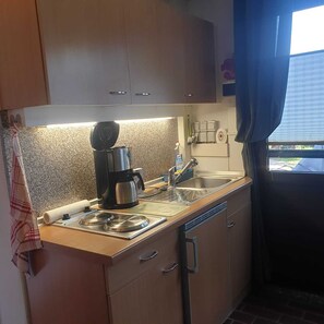 Fridge, microwave, oven, stovetop - Kaiser's Doppelzimmer 4 Fewo in Franken (Herrieden)