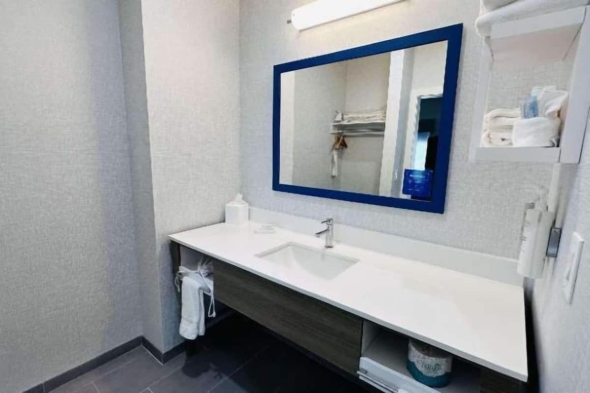 Bathroom | Hair dryer, towels, soap, shampoo