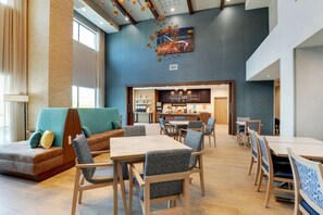 包含每日自助早餐